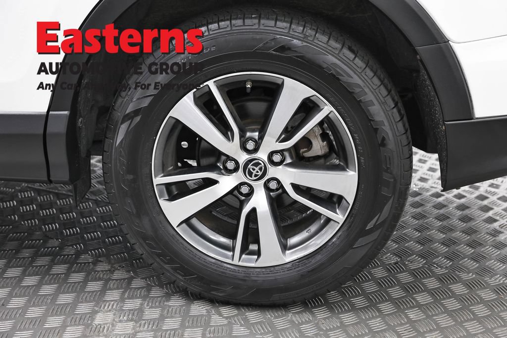 Used 2018 Toyota RAV4 XLE AWD/4WD image 35