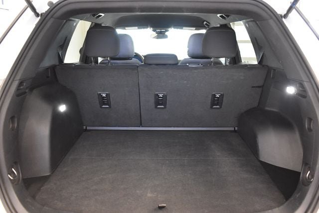 Used 2025 Chevrolet Equinox LT AWD/4WD image 16