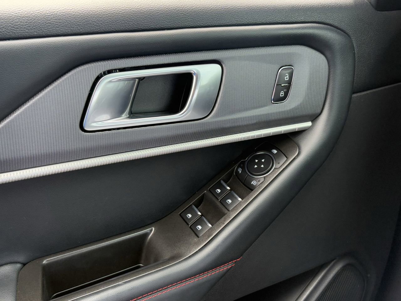 Used 2025 Ford Explorer ST-Line RWD image 24