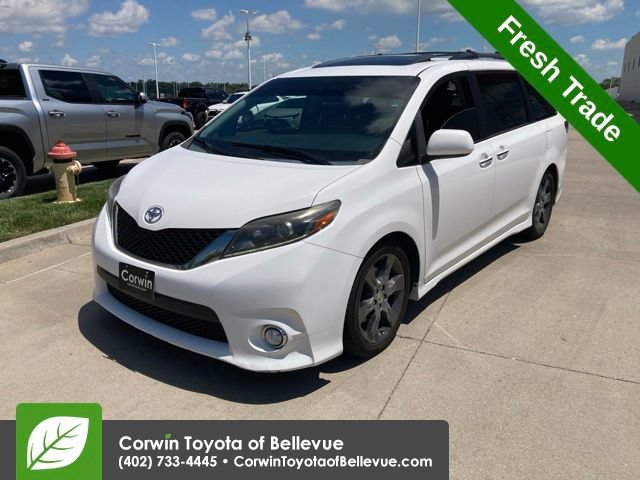 Used 2015 Toyota Sienna SE w/ SE Preferred Package FWD image 8