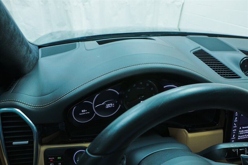Used 2020 Porsche Cayenne Turbo AWD/4WD image 59