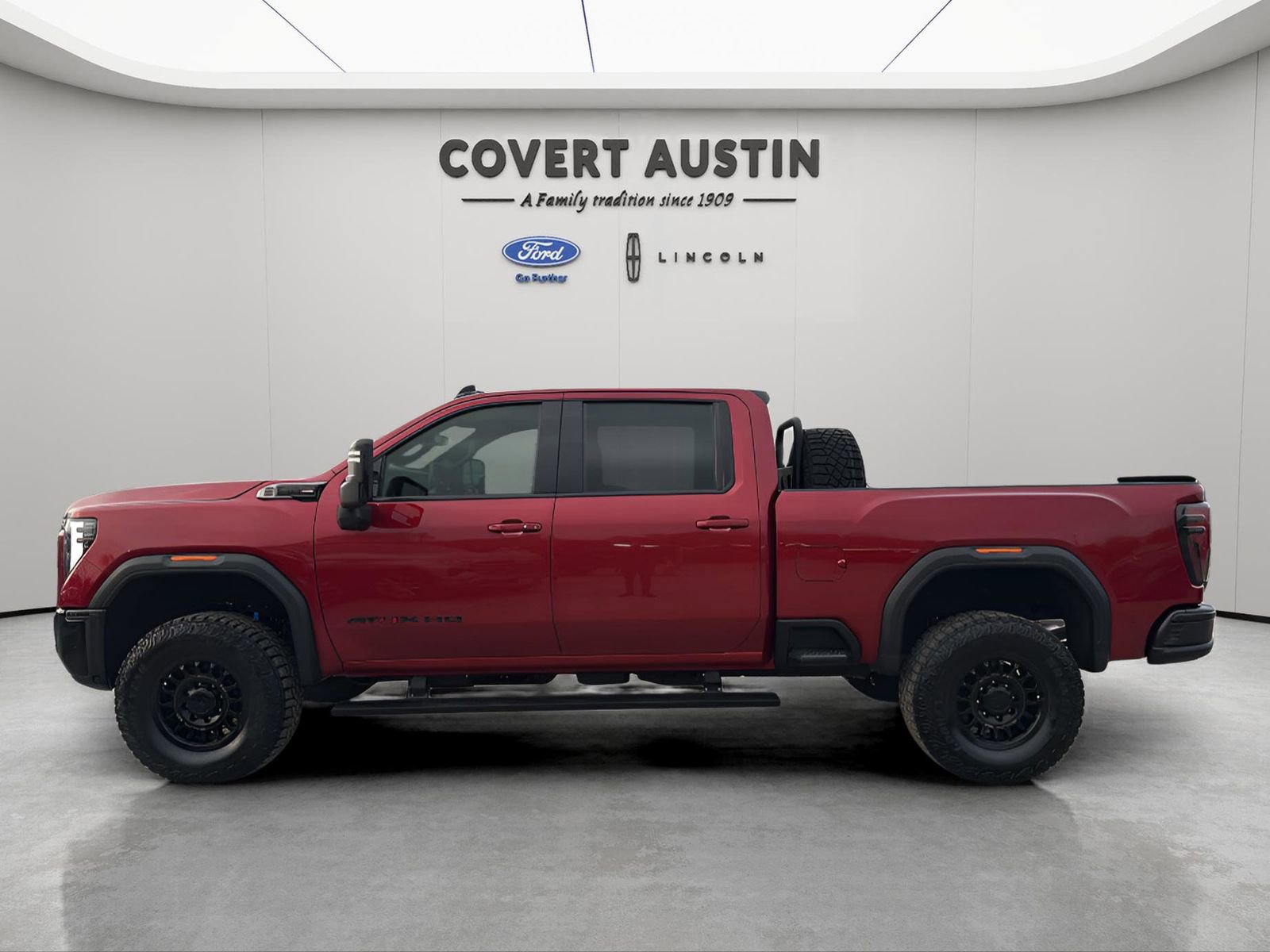Used 2025 GMC Sierra 2500 AT4X image 2