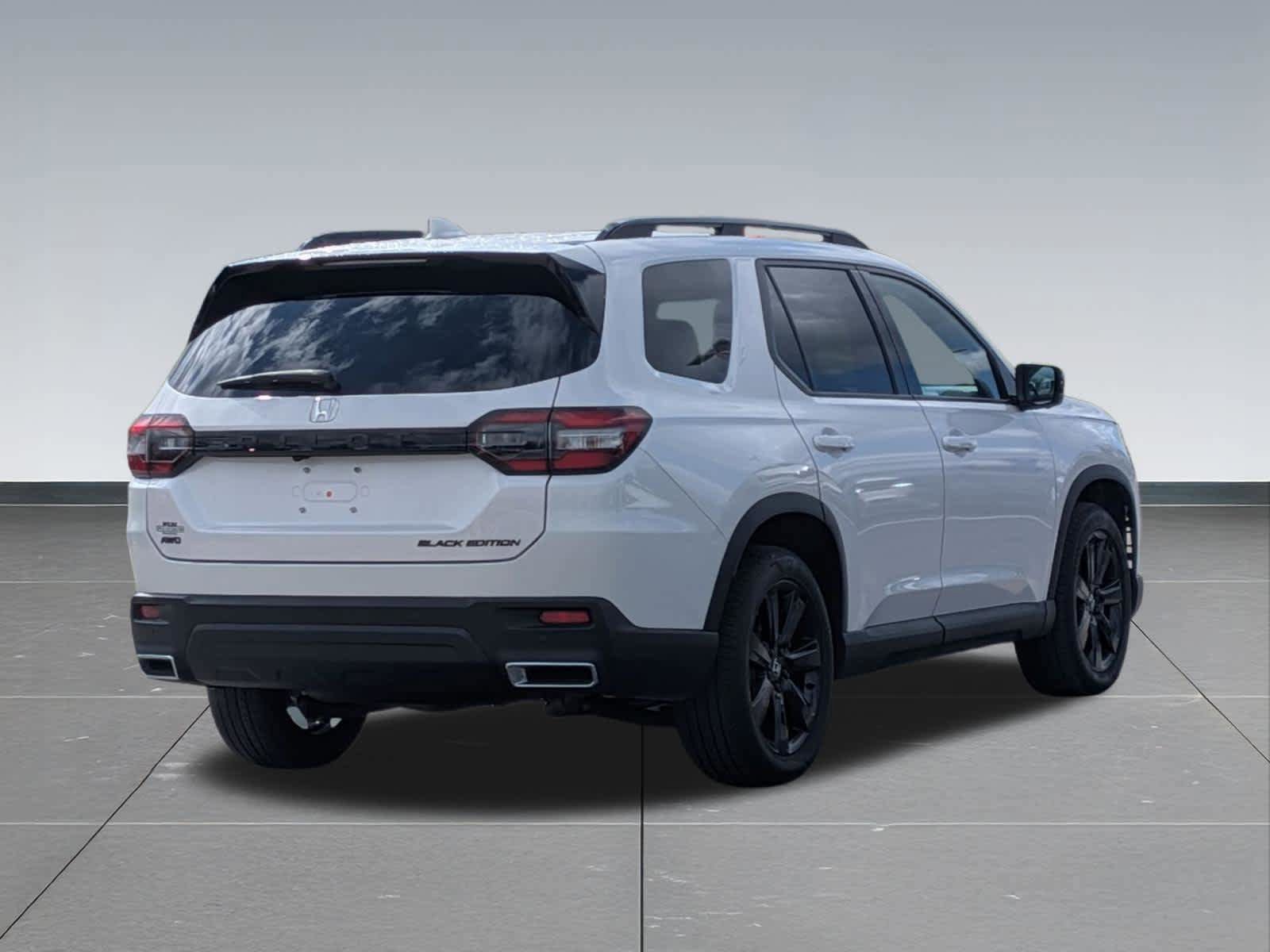 Used 2025 Honda Pilot Black Edition image 5