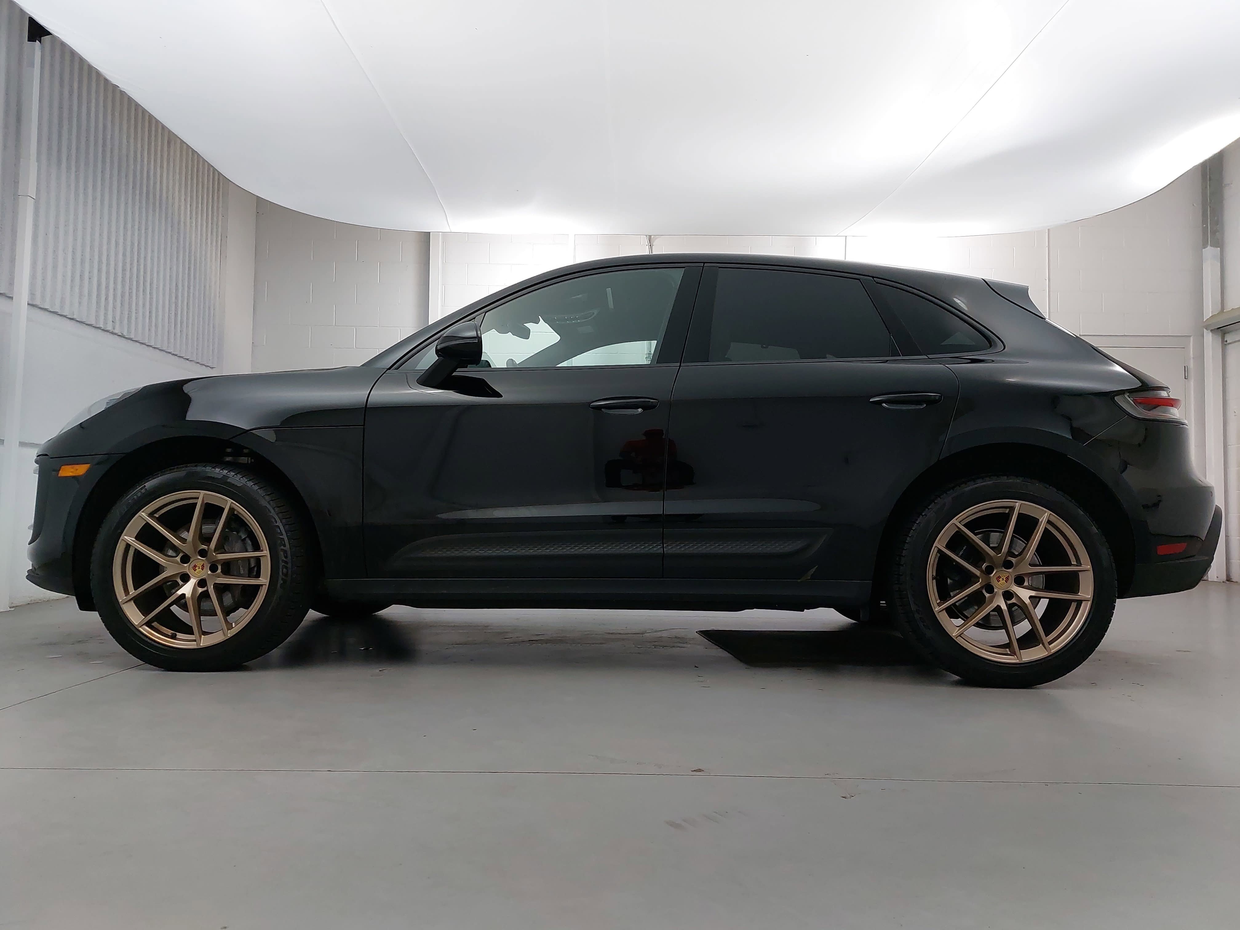 Certified 2023 Porsche Macan AWD/4WD image 2