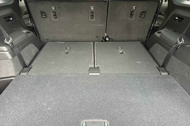 New 2026 Cadillac Vistiq Premium Luxury w/ LPO, Floor Liner Package AWD/4WD image 16