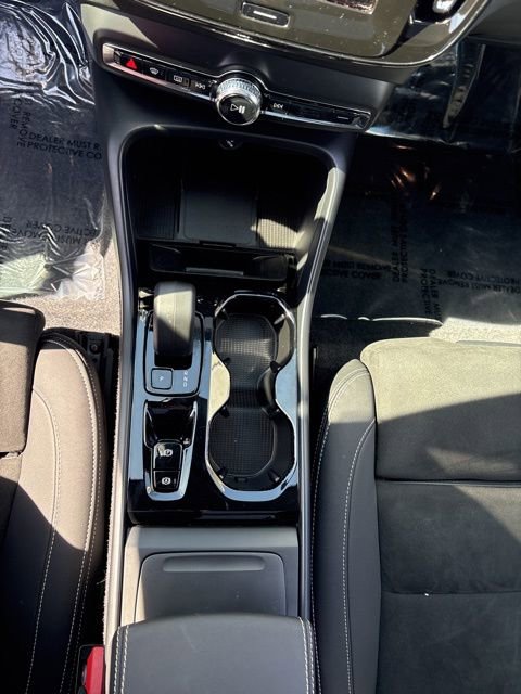 Used 2025 Volvo XC40 B5 Plus AWD/4WD image 22