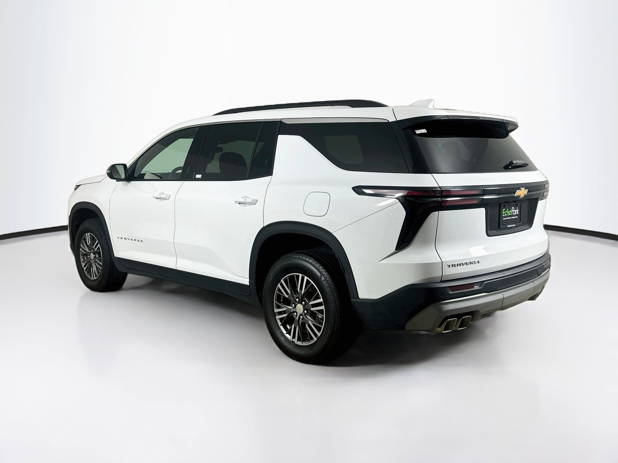 Used 2026 Chevrolet Traverse LT FWD image 5