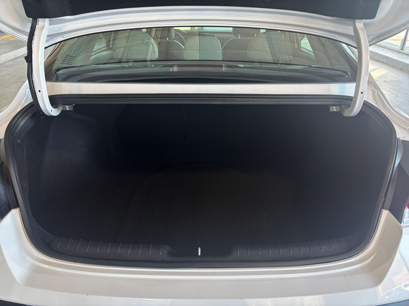 Used 2025 Hyundai Elantra Limited image 35