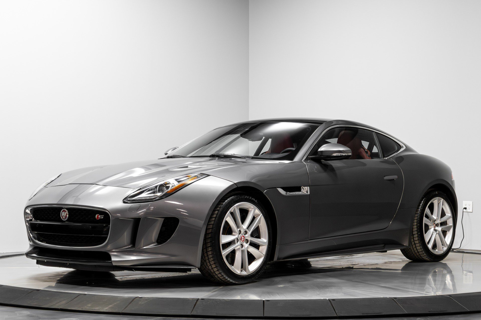 Used 2016 Jaguar F-TYPE S image 2