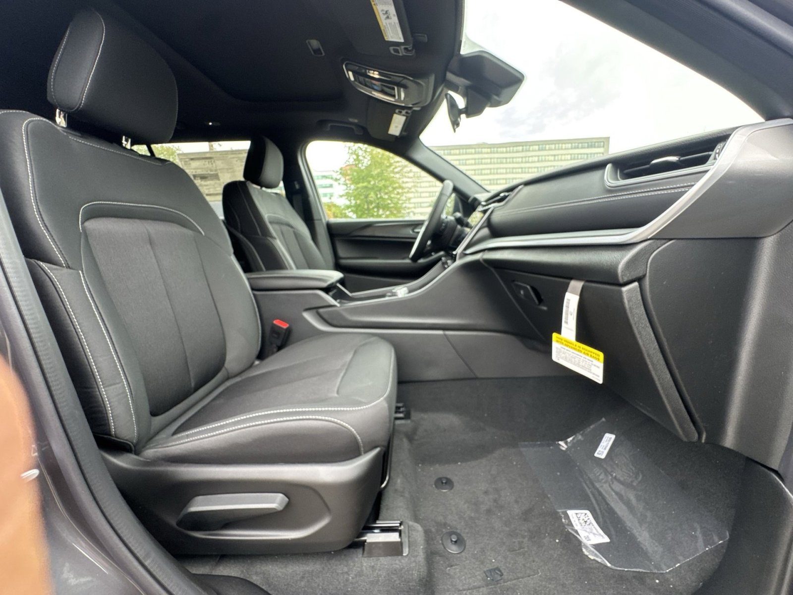 New 2025 Jeep Grand Cherokee L Laredo w/ Luxury Tech Group I image 27