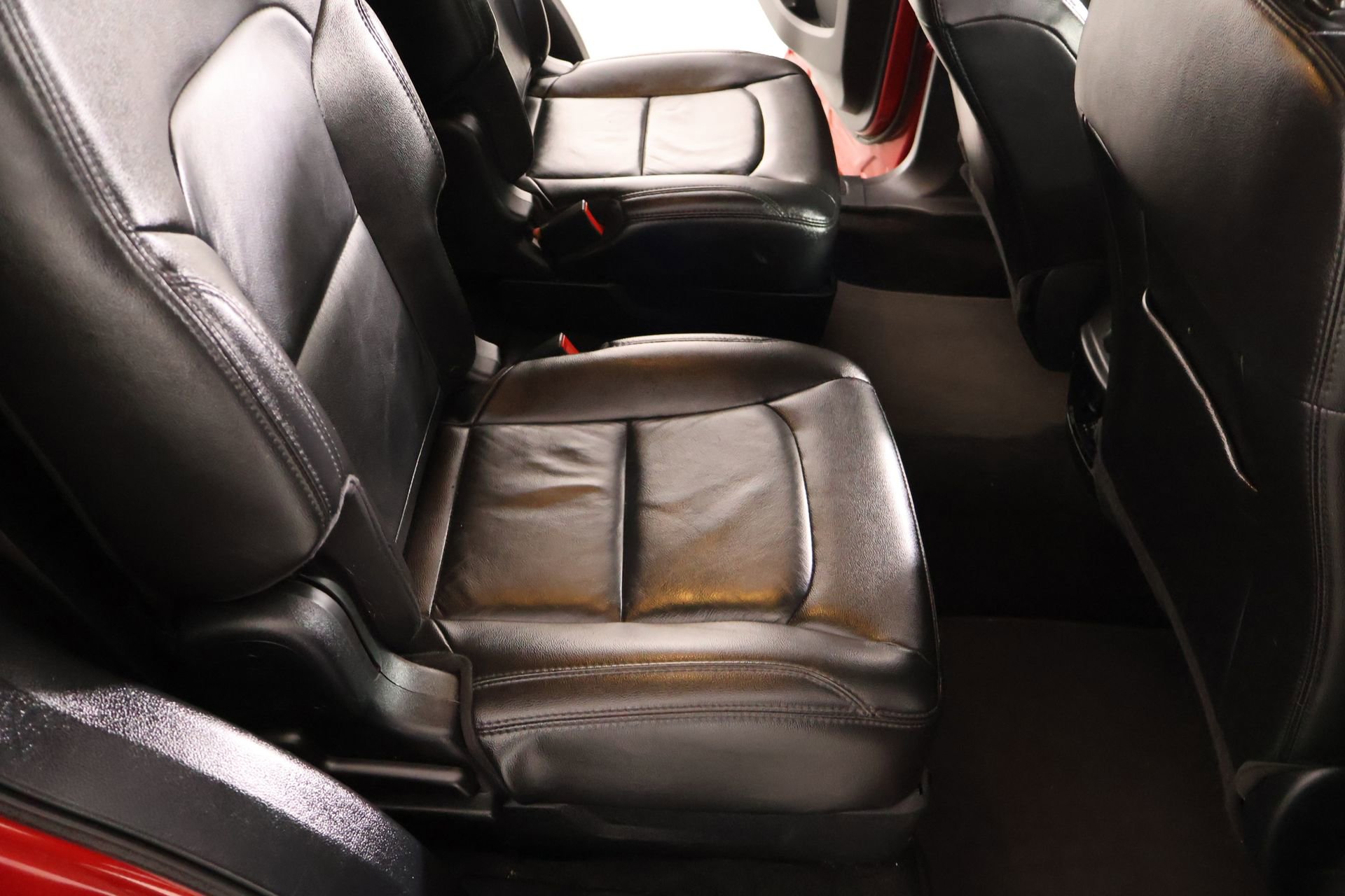 Used 2018 Ford Explorer XLT w/ Equipment Group 202A image 16