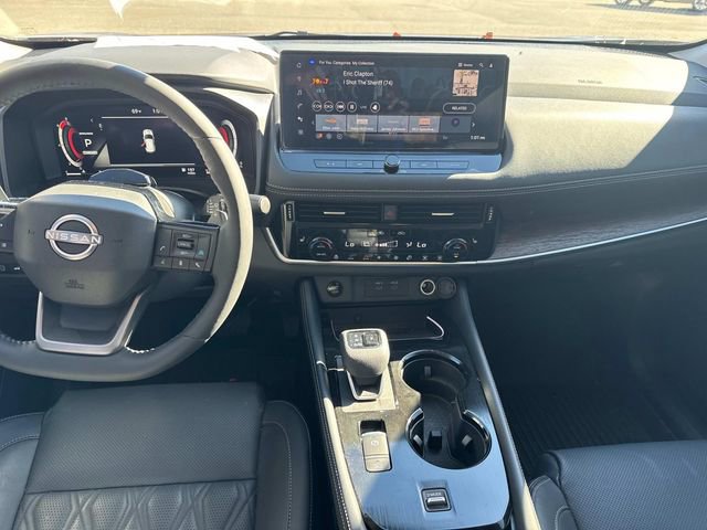 Used 2025 Nissan Rogue Platinum w/ Tech Package image 19