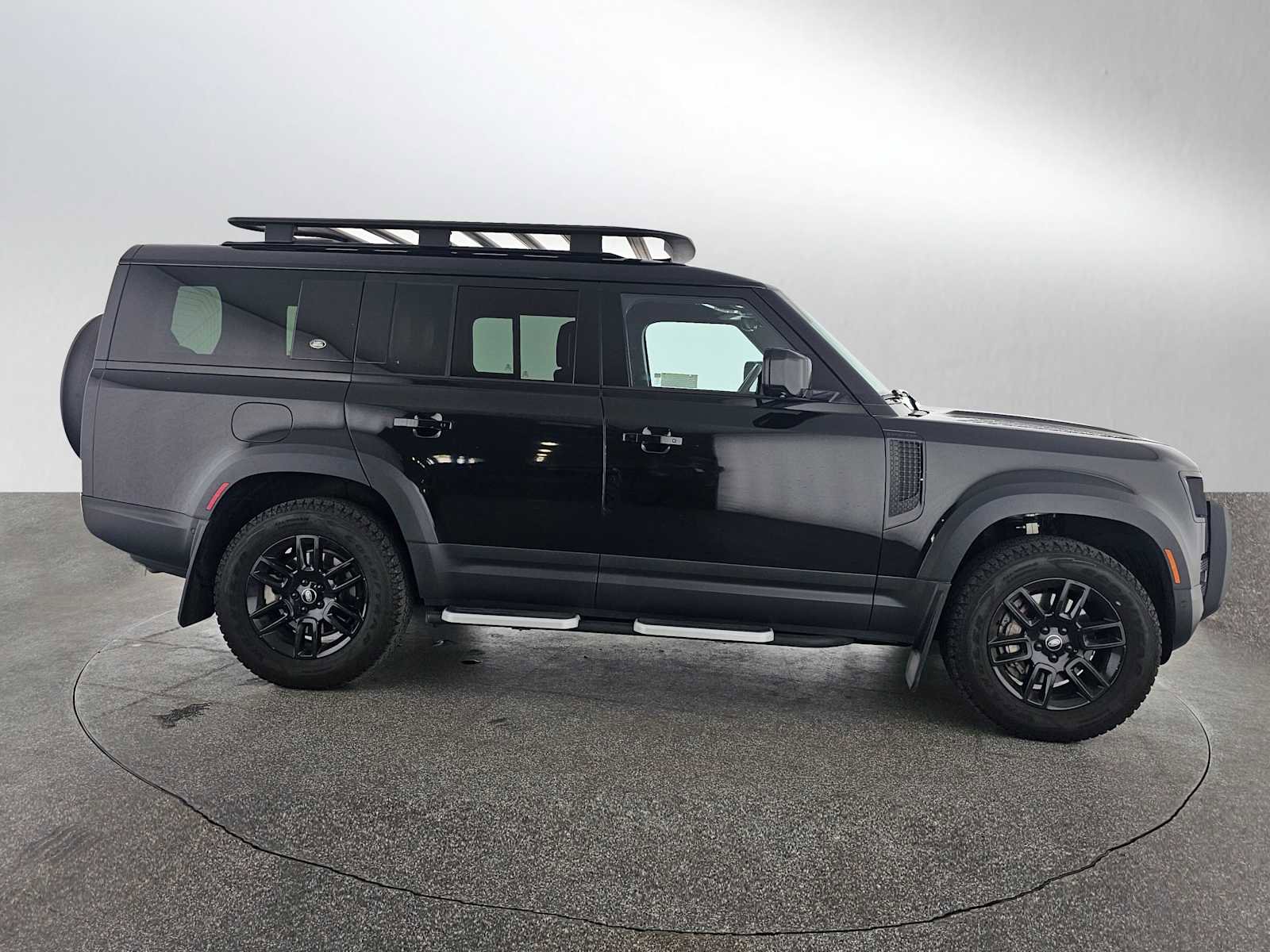 Used 2023 Land Rover Defender 130 SE image 6