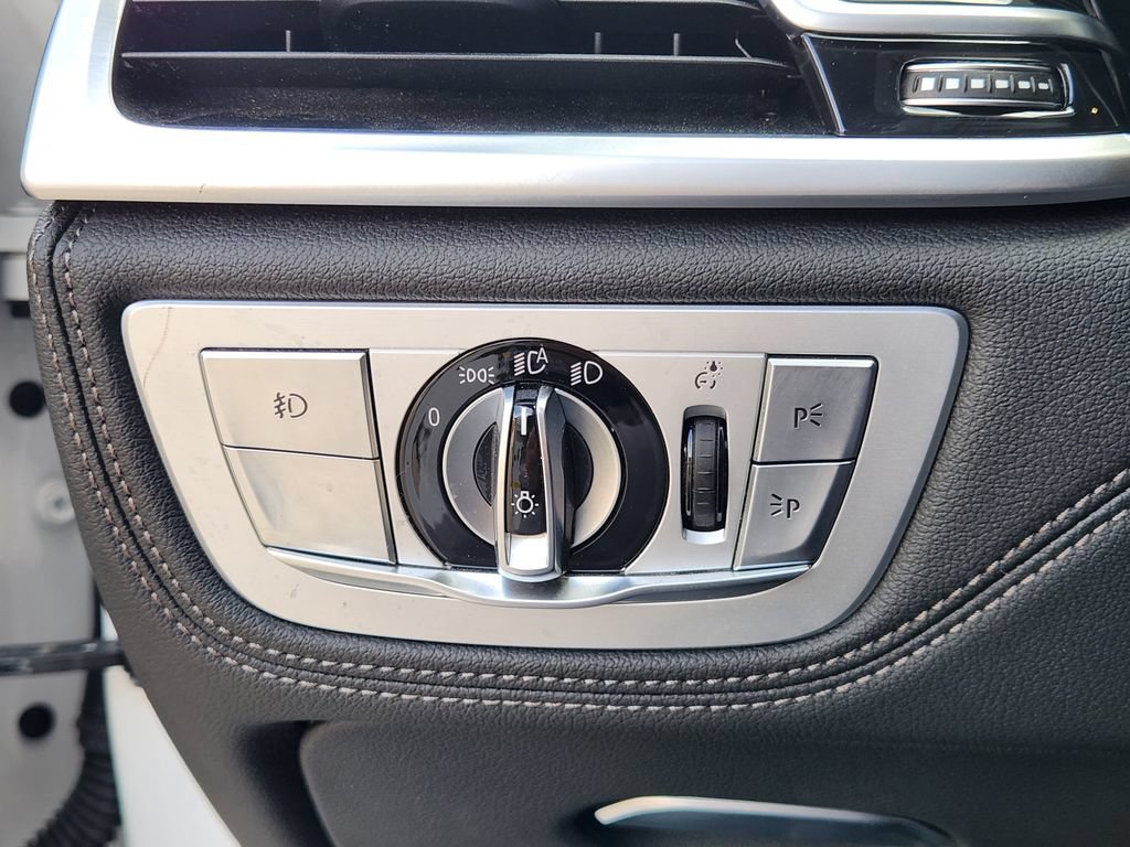 Used 2019 BMW 750i w/ M Sport Package RWD image 21