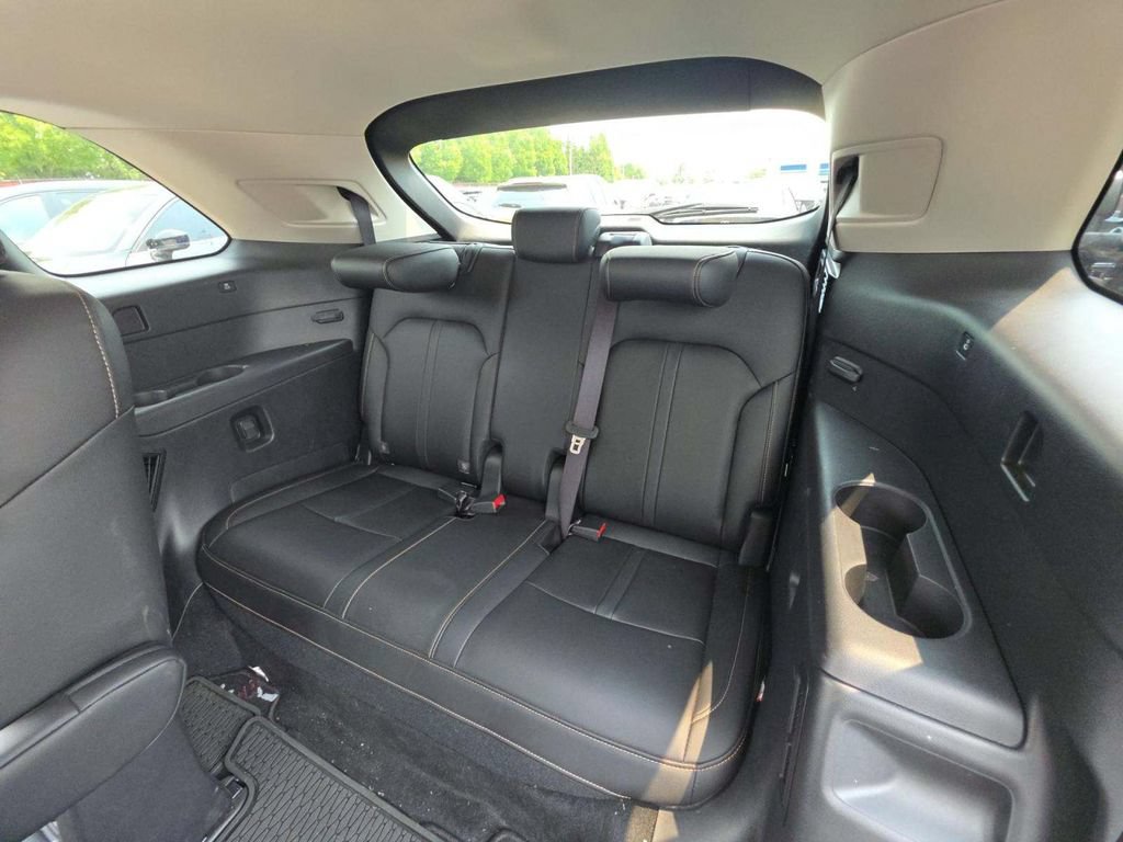 Used 2024 MAZDA CX-90 Plug-In Hybrid w/ Preferred AWD/4WD image 11