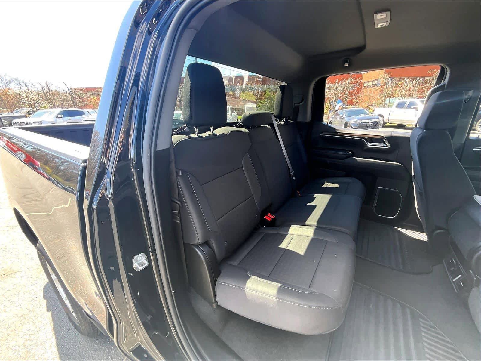 Used 2025 Chevrolet Silverado 1500 LT AWD/4WD image 14