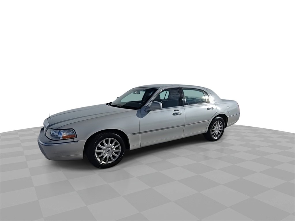 Used 2006 Lincoln Town Car Signature image 4
