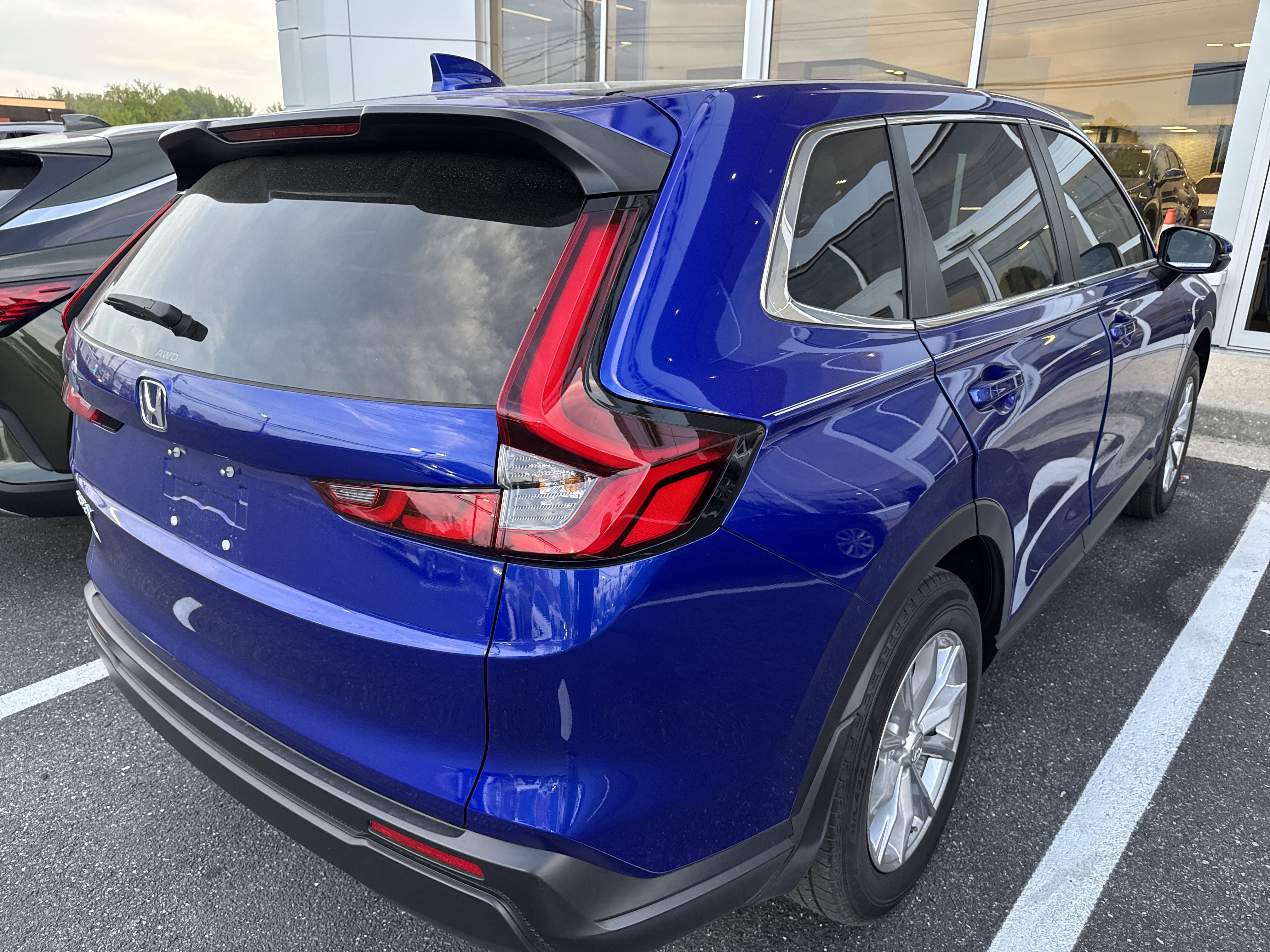 Used 2024 Honda CR-V EX image 3