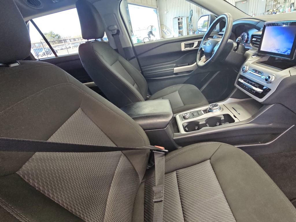 Used 2024 Ford Explorer XLT image 10