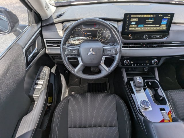 Used 2025 Mitsubishi Outlander ES FWD image 15