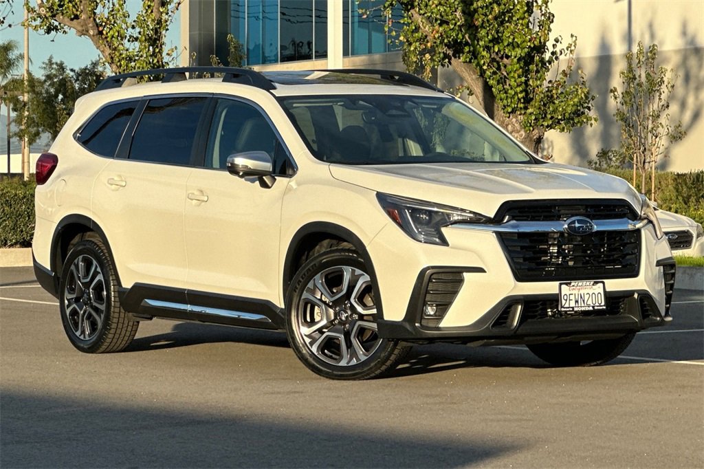 Used 2023 Subaru Ascent Limited w/ Technology Package image 2
