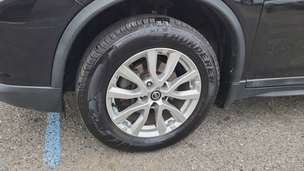 Used 2018 Nissan Rogue S image 39