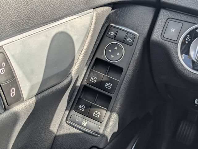 Used 2013 Mercedes-Benz C 250 Sedan image 19