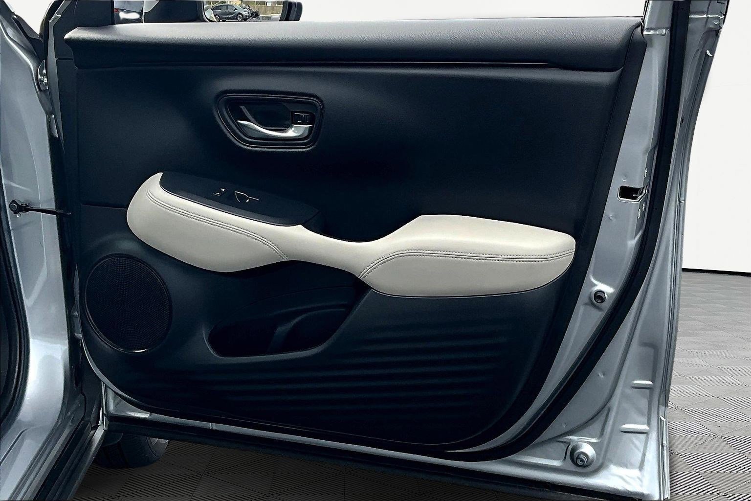 Used 2024 Honda HR-V LX image 25