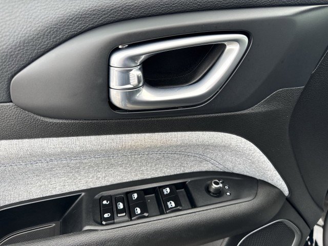 Used 2025 Jeep Compass Latitude w/ Convenience Group image 15