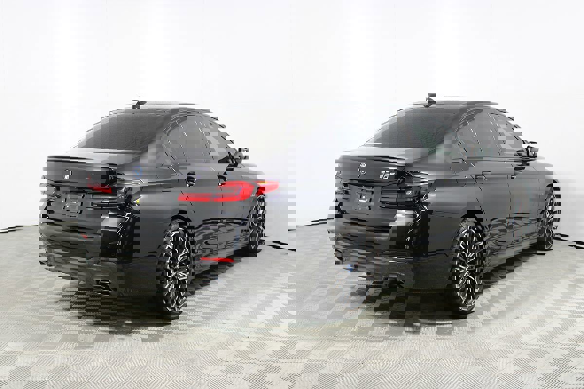 Used 2023 BMW 530e 530e w/ M Sport Package image 39