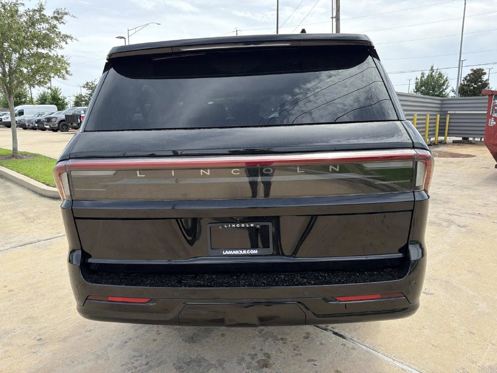 Certified 2025 Lincoln Navigator L Reserve AWD/4WD image 7