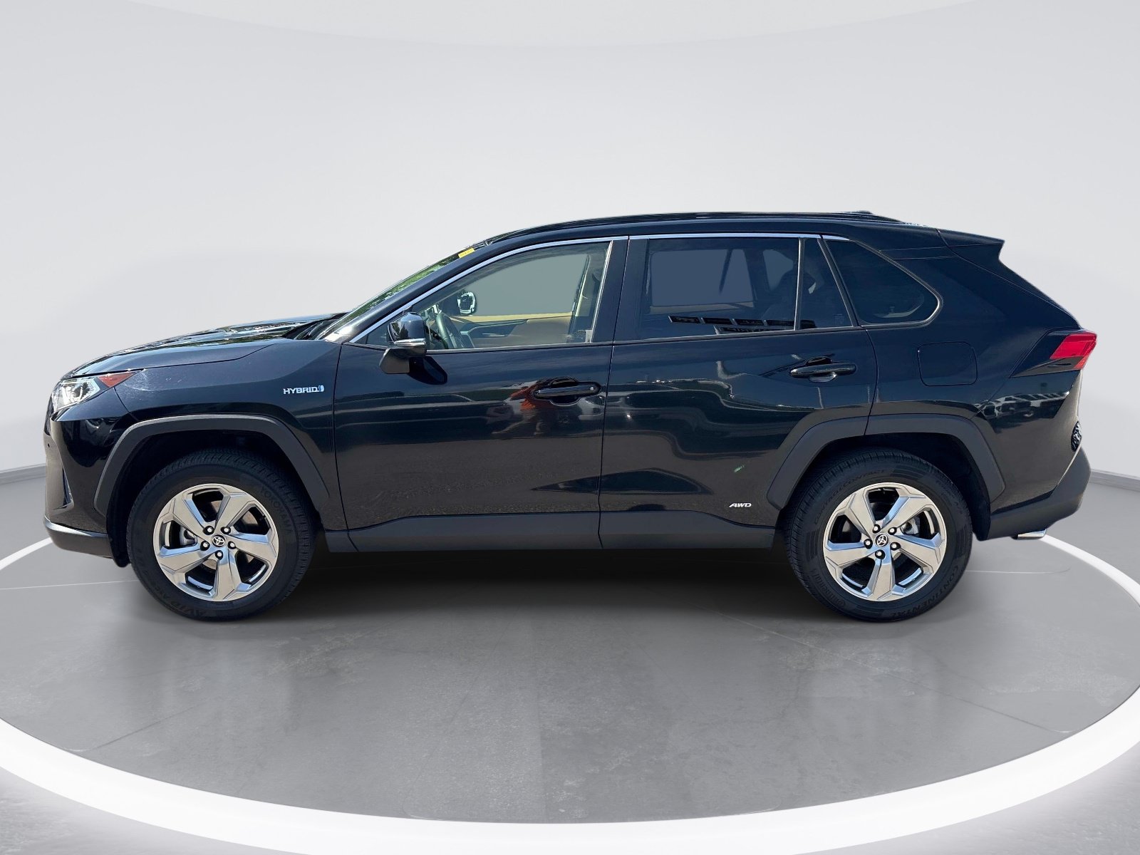 Used 2021 Toyota RAV4 XLE Premium AWD/4WD image 5