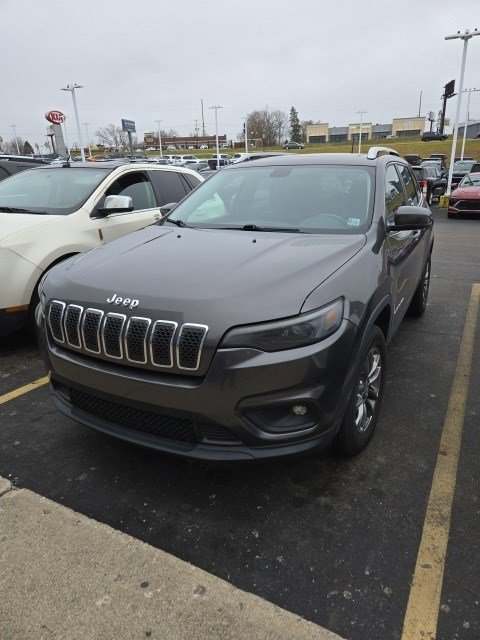 Used 2019 Jeep Cherokee Latitude Plus w/ Comfort/Convenience Group image 2