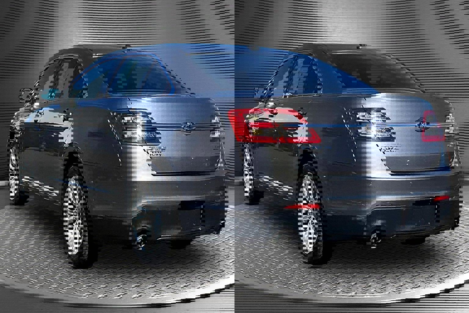 Used 2013 Ford Taurus SEL image 4