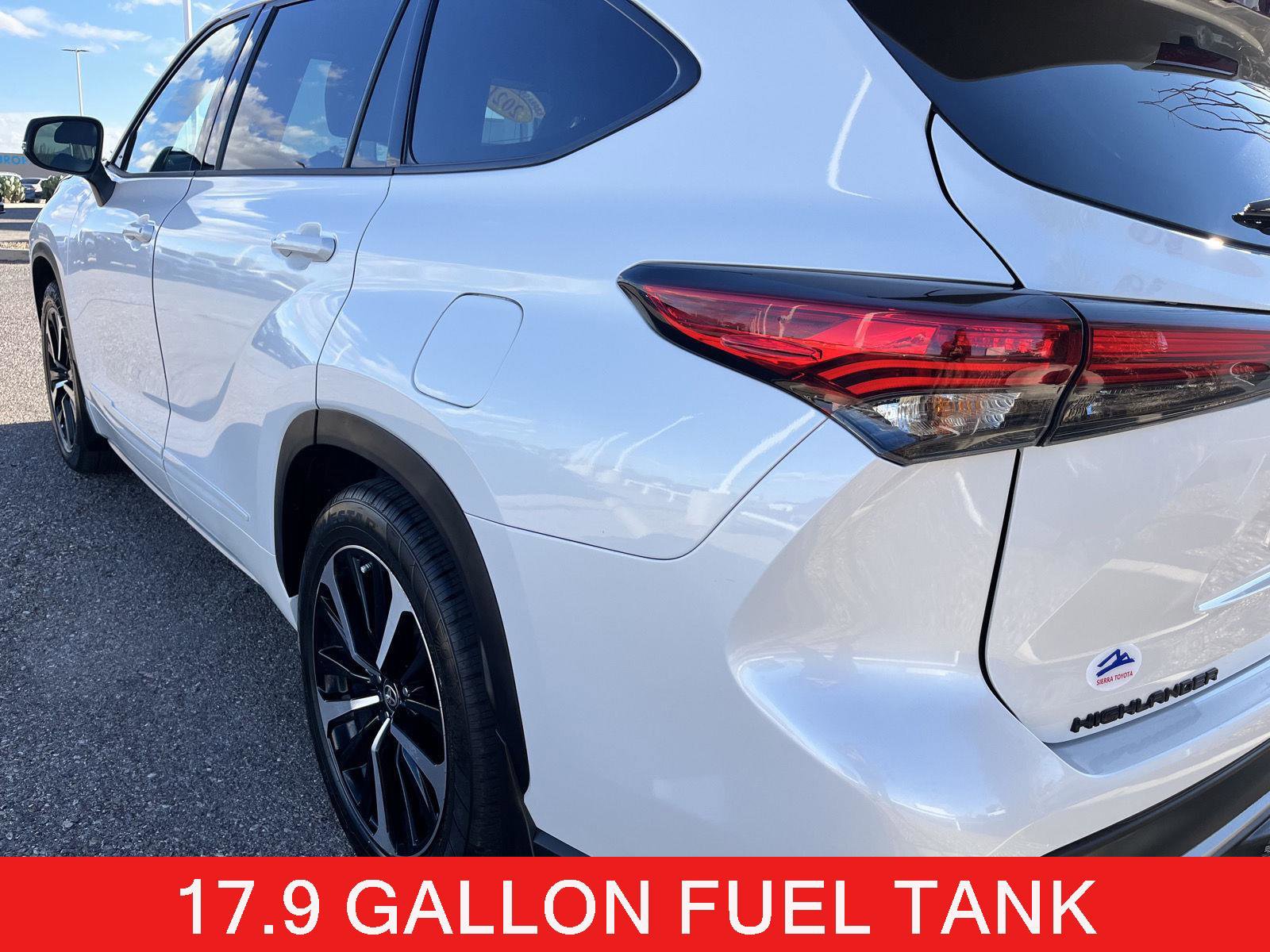 Used 2021 Toyota Highlander XSE image 11