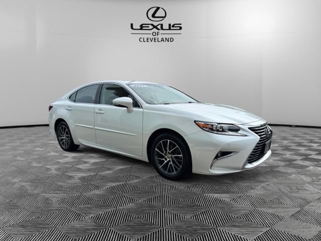 Used 2017 Lexus ES 350 w/ Premium Package FWD image 2