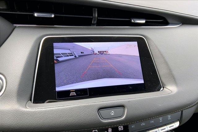 Used 2023 Cadillac XT4 Luxury w/ Cold Weather Package AWD/4WD image 21