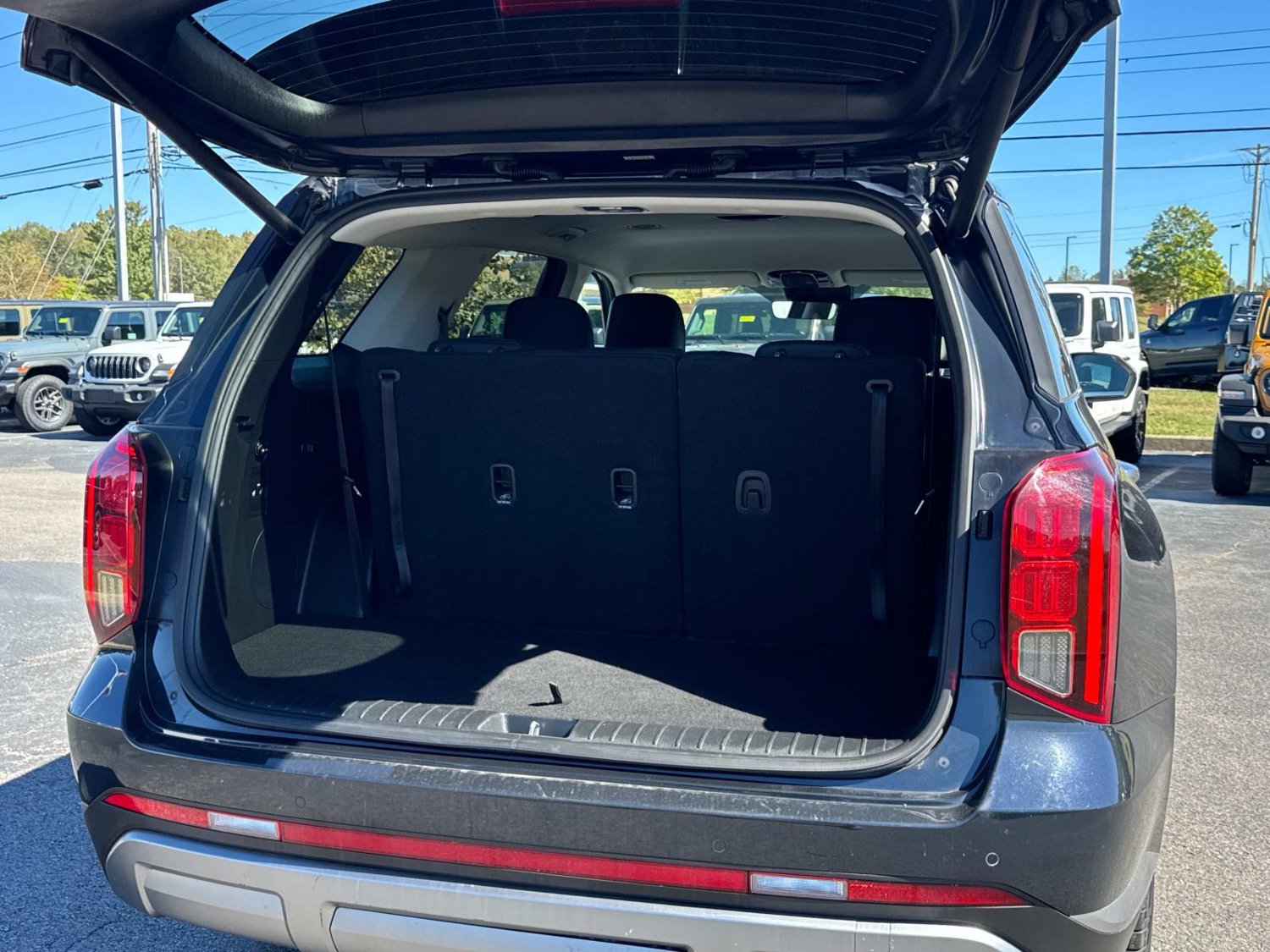 Used 2024 Hyundai Palisade SEL FWD image 16