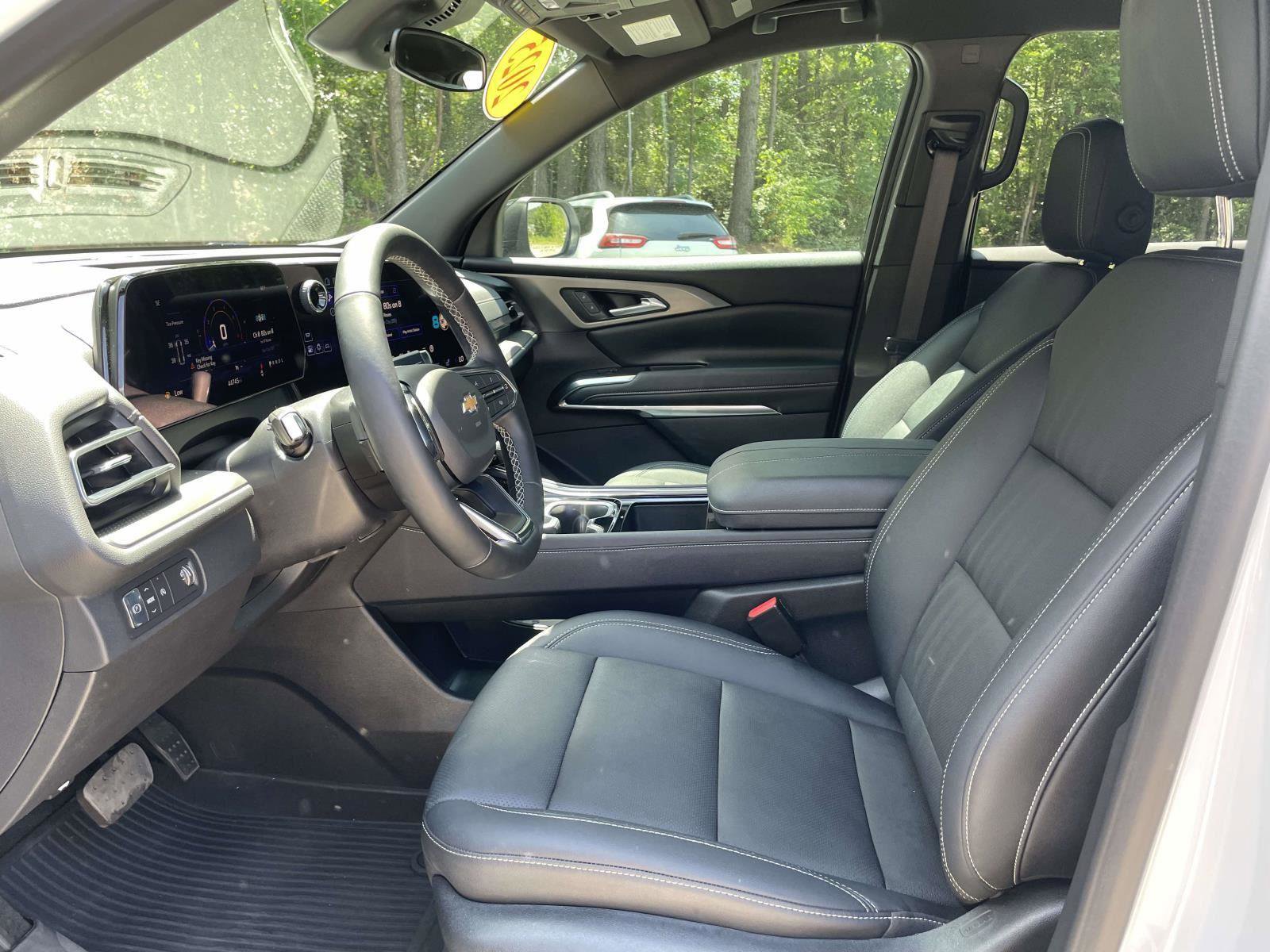 Used 2025 Chevrolet Traverse LT w/ LPO, Floor Liner Package image 4