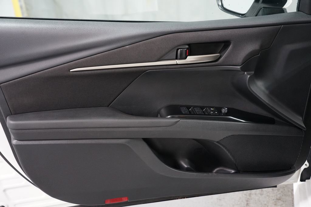 Used 2025 Toyota Camry LE image 30