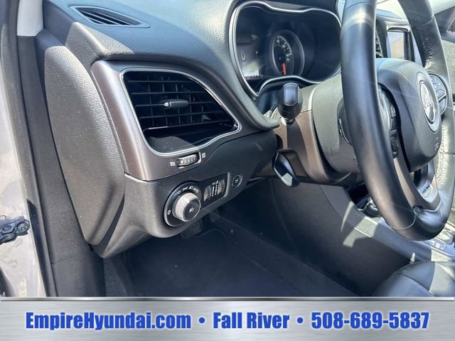 Used 2019 Jeep Cherokee Limited AWD/4WD image 21