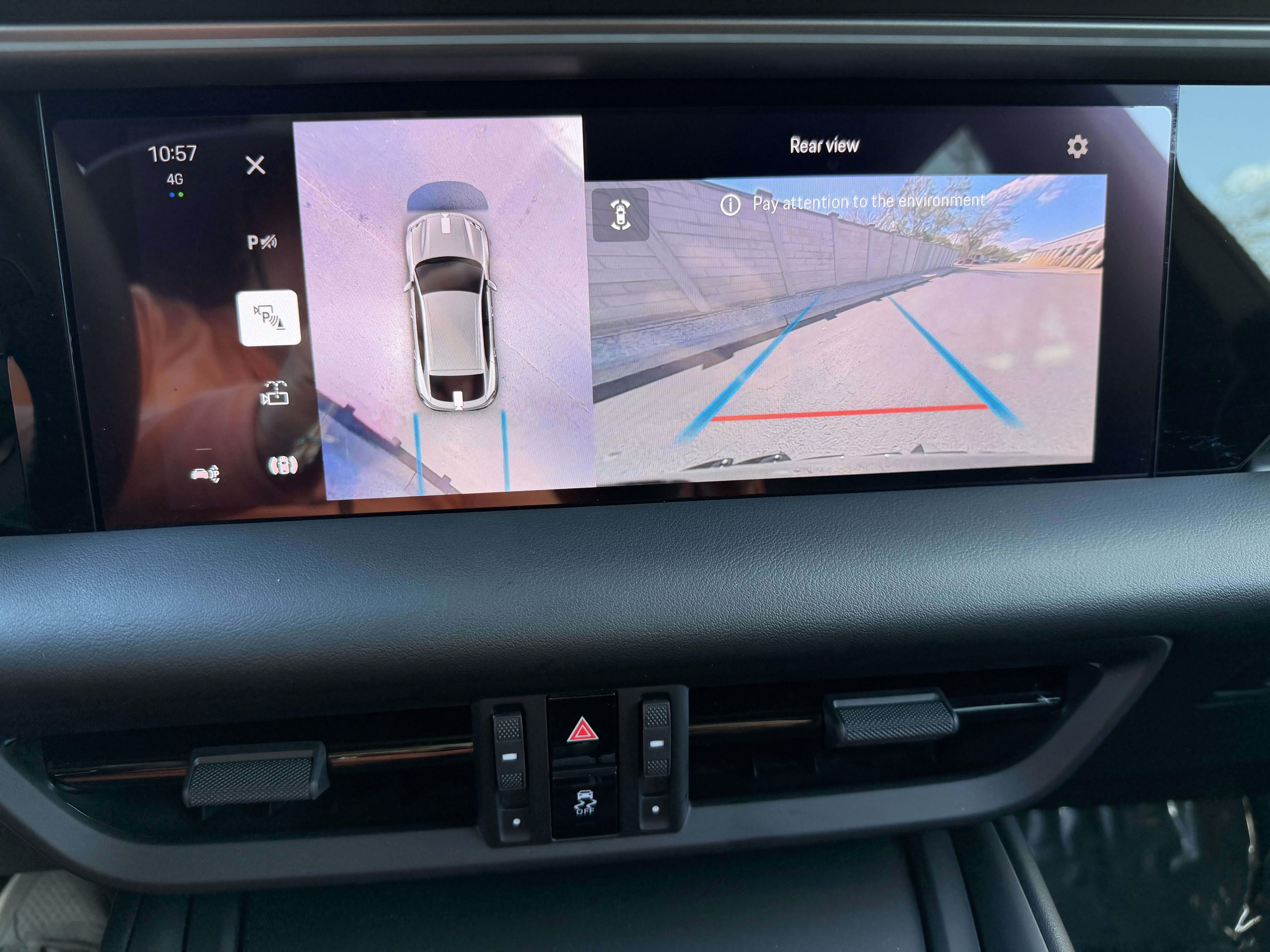 Certified 2025 Porsche Macan Electric image 32