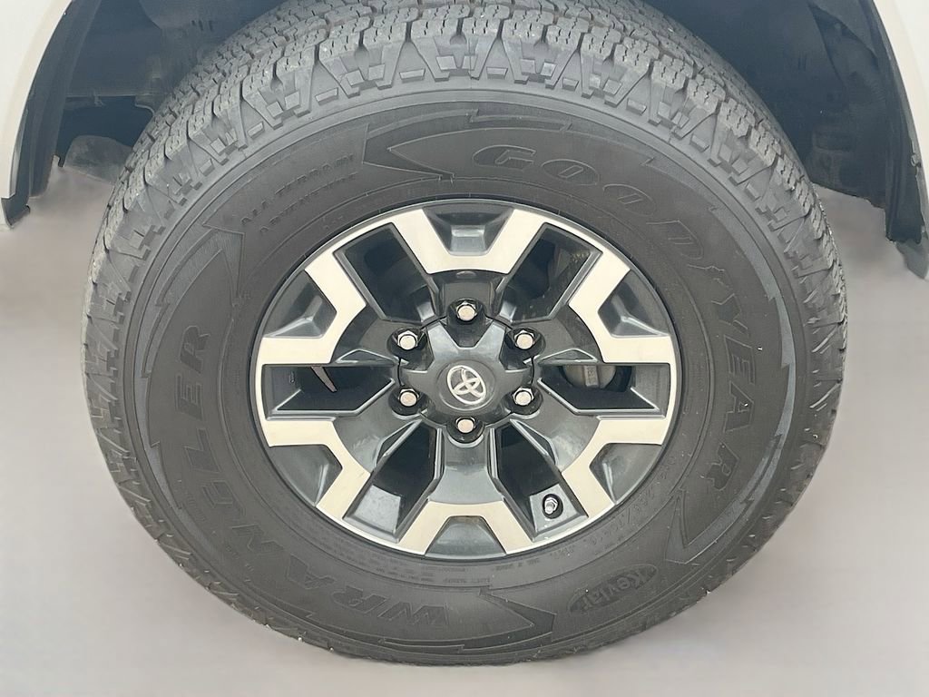 Used 2018 Toyota Tacoma TRD Sport image 30