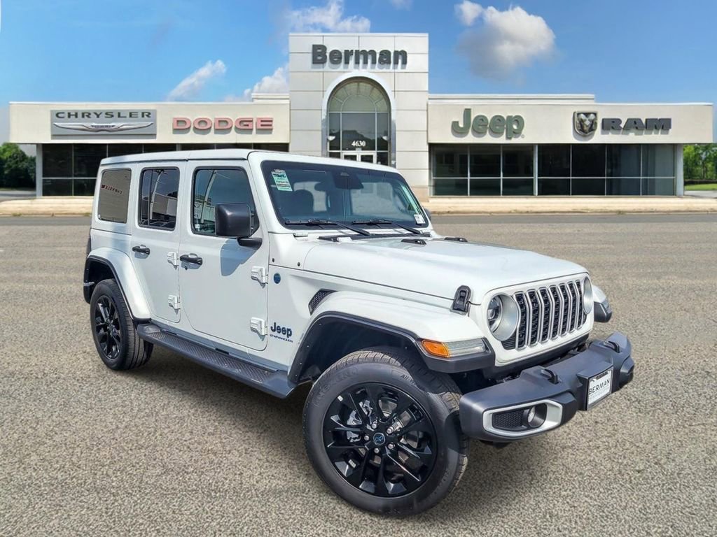 Used 2025 Jeep Wrangler Unlimited Sahara image 1