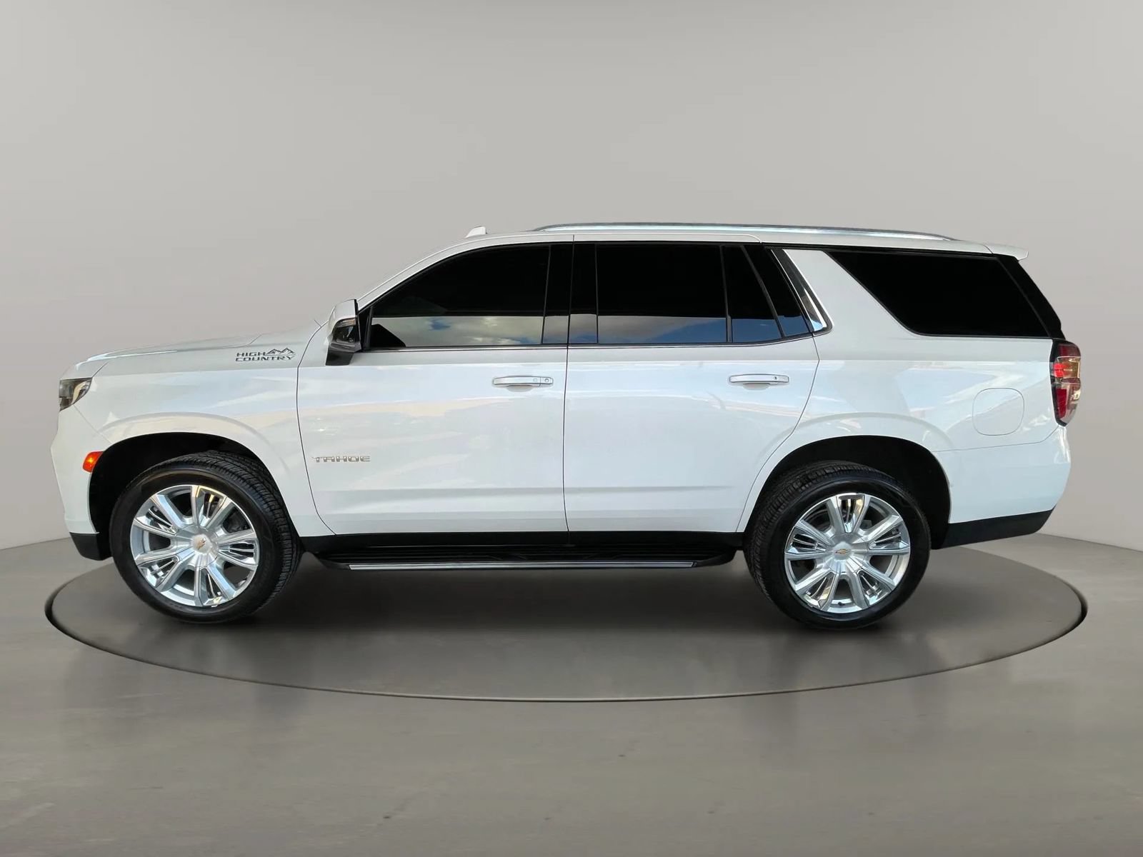 Used 2021 Chevrolet Tahoe High Country RWD image 2