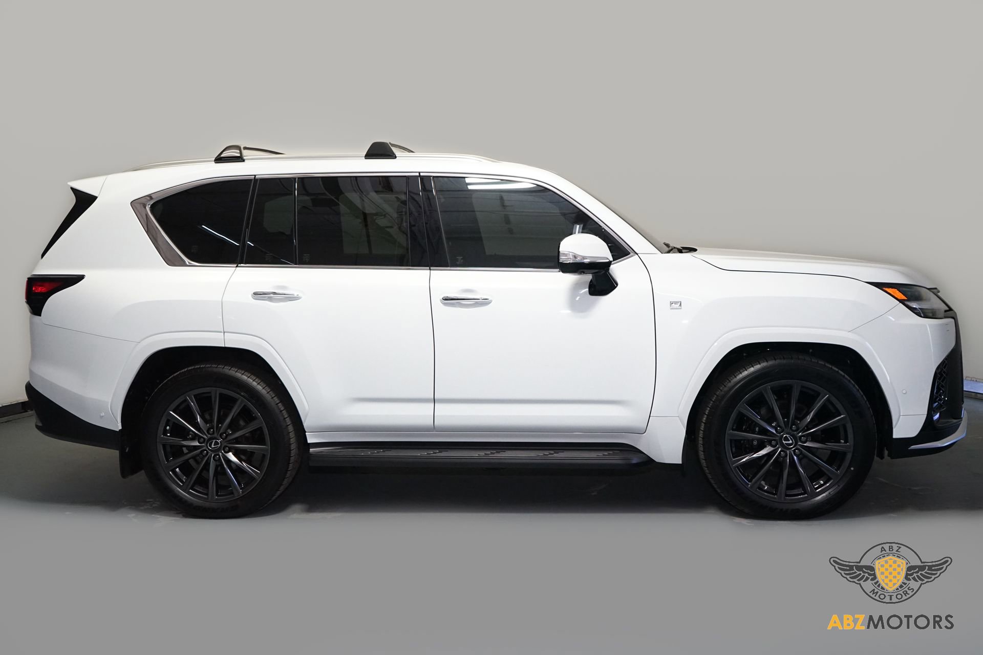 Used 2025 Lexus LX 700h F Sport image 3