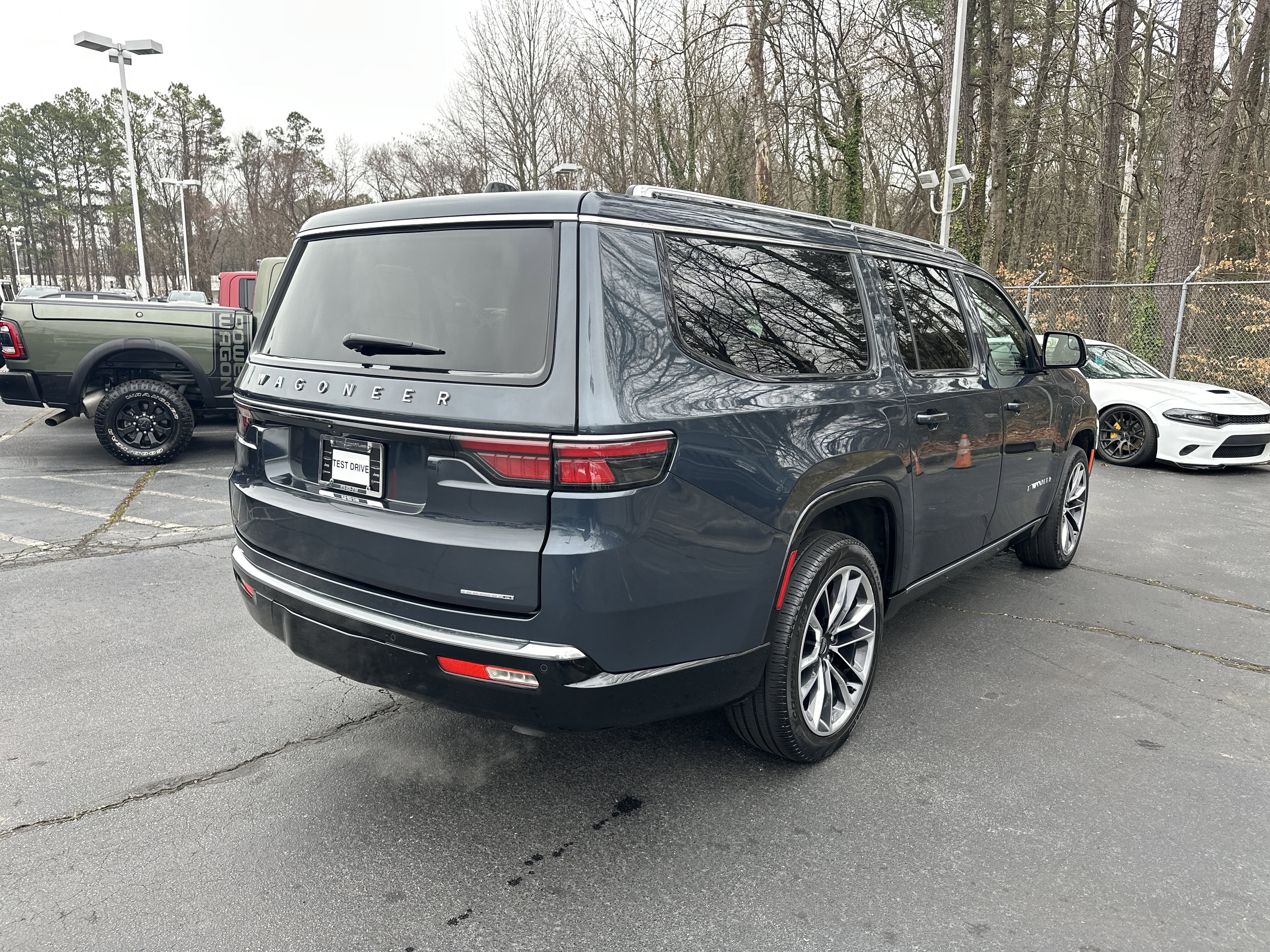 Used 2024 Jeep Wagoneer L Series III w/ Premium Group I image 9