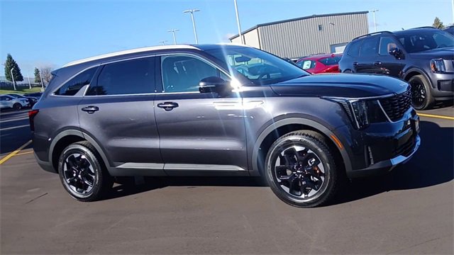 New 2026 Kia Sorento S image 4