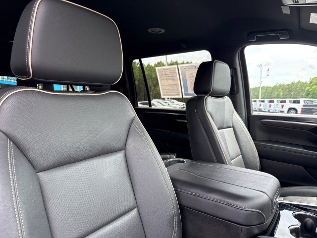 Used 2025 Chevrolet Suburban Premier RWD image 11