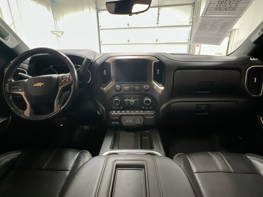 Used 2022 Chevrolet Silverado 3500 High Country w/ LPO, Hitch Package AWD/4WD image 5